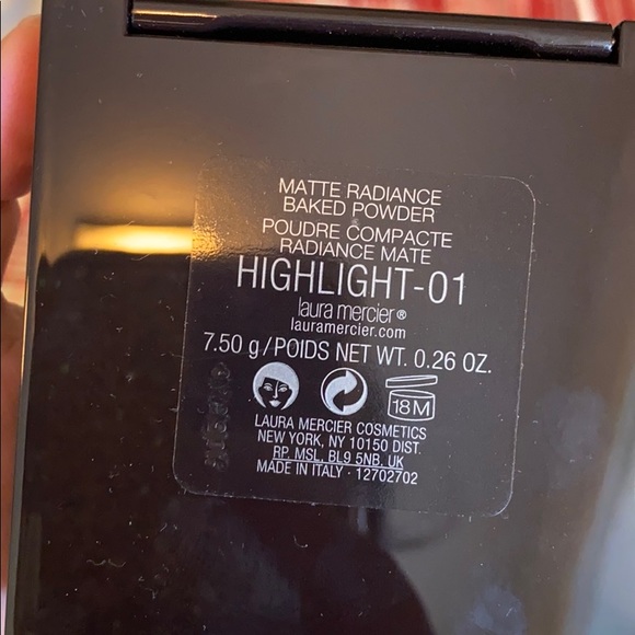 Laura Mercier Matte Radiance Baked Powder 01 - Picture 5 of 6